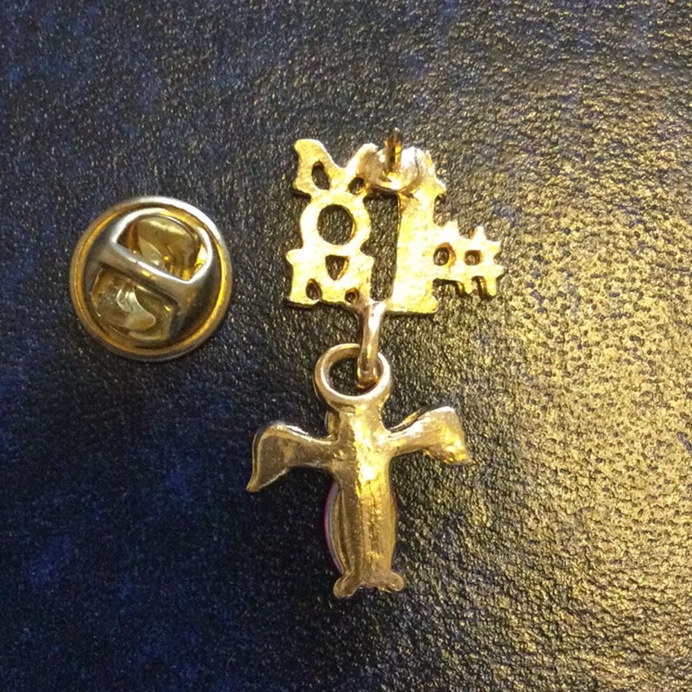 #1 Mom pin ** 3 for $15 - Picture 2 of 3